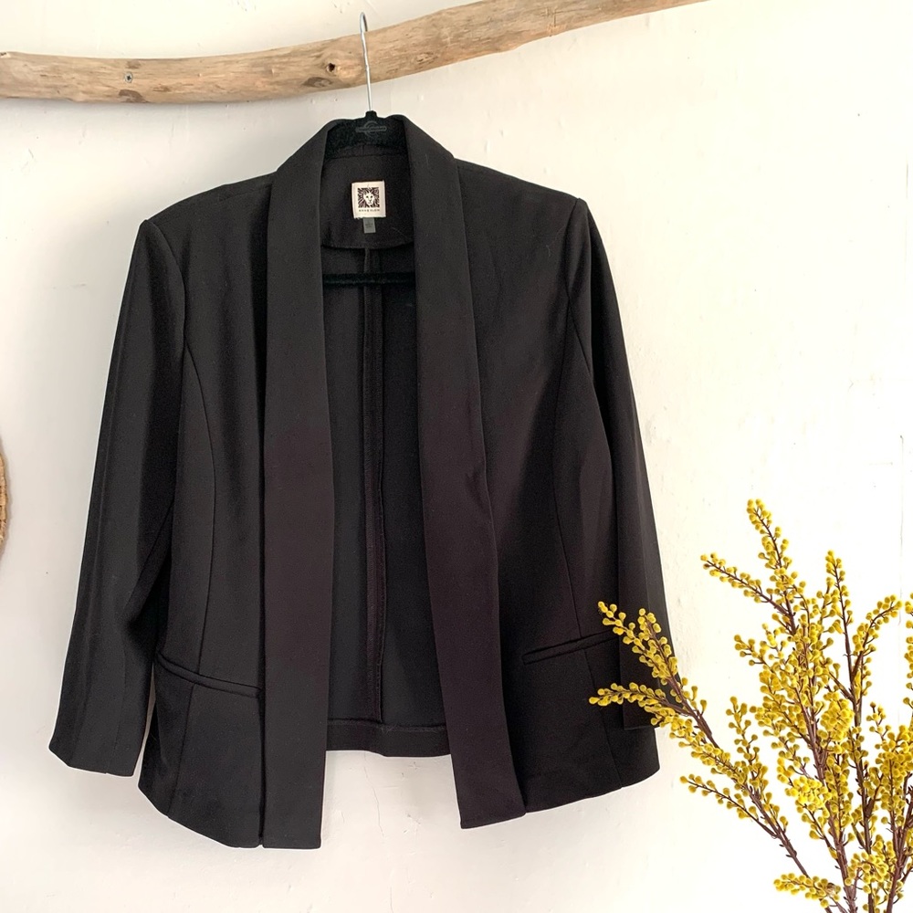 Open Blazer, no buttons or details
